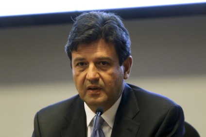 "As novas gerações precisam escutar aqueles que passaram, em anos anteriores, por dramas como a poliomielite, o sarampo", disse o ministro em seu discurso. - Wilson Dias / Agência Brasil
