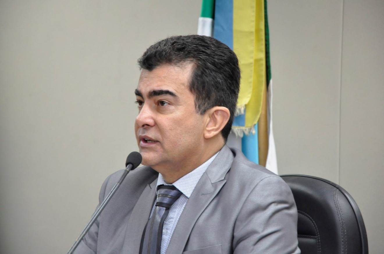 Durante a sessão desta quarta-feira (28) na Assembleia Legislativa o deputado estadual Marçal Filho (PSDB) não quis comentar o caso e saiu sem falar com a imprensa - Luciana Nassar/ALMS
