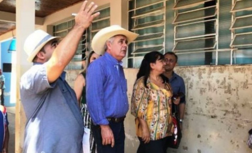 Maria Célia e Ângelo Guerreiro, durante visita a escola municipal, em 2018 - Arquivo/JPNEWS