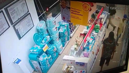 Assaltantes em ação, em Farmácia da avenida Eloy Chaves - Imagem cedida