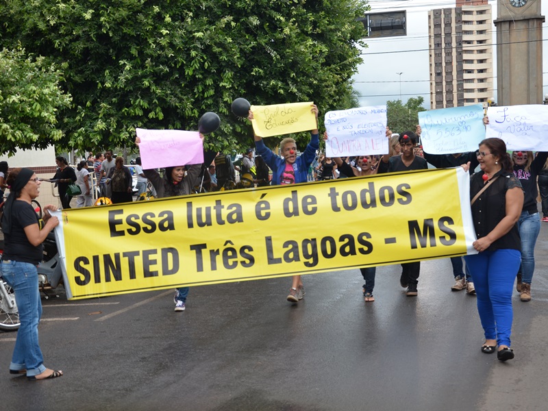 Professores e funcionários protestaram contra as declarações veiculada na mídia - Claudio Pereira