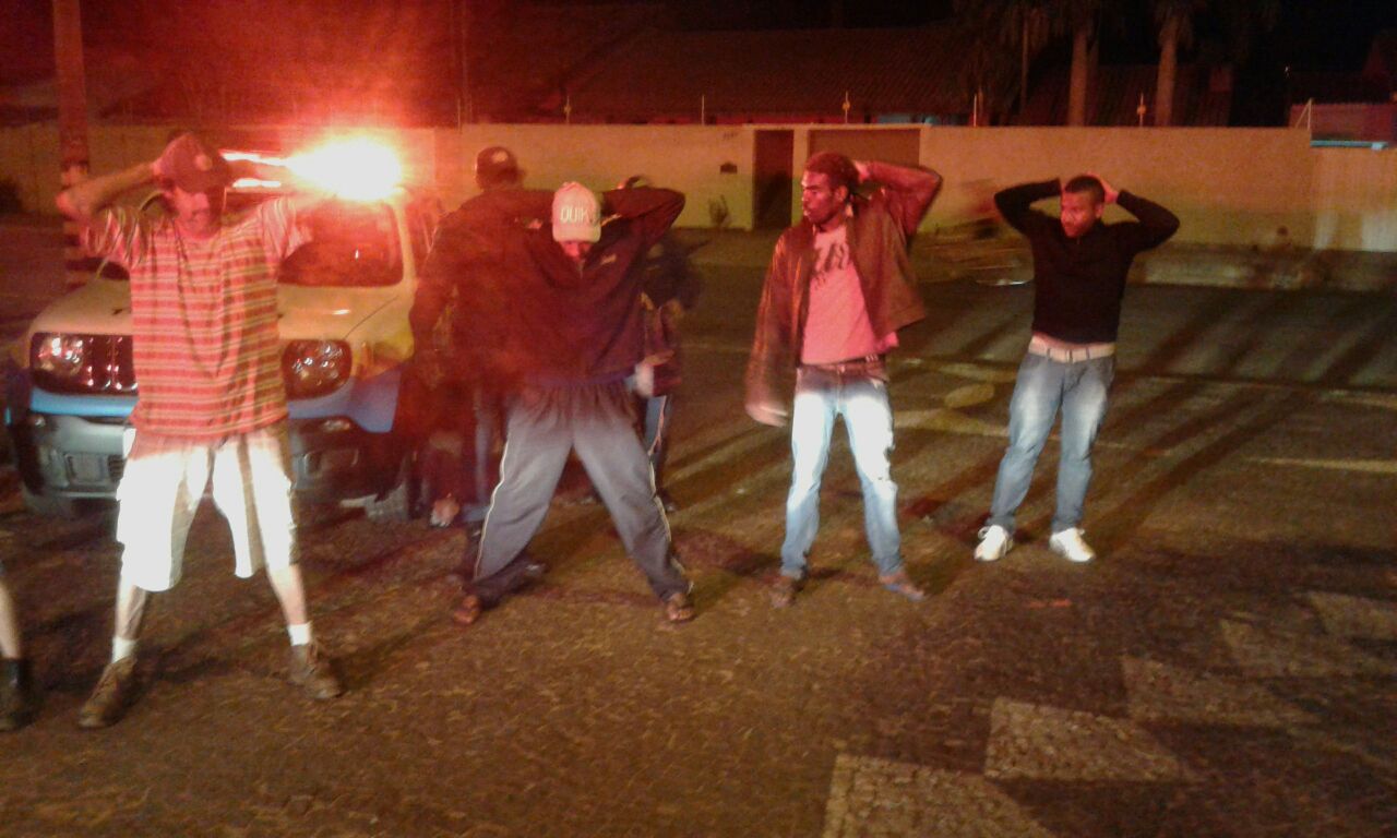 Abordagens aconteceram de supresa em pontos próximos à estação rodoviária - Divulgação/PM