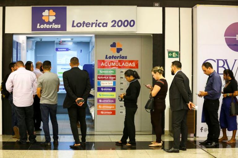 As apostas podem ser feitas até as 19h (horário de Brasília), em qualquer casa lotérica credenciada pela Caixa em todo o país - Divulgação/Agência Brasil