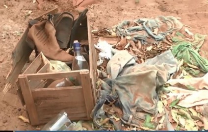 Corpo da vítima foi encontrado por moradores da região - Marcelo Marcos/JP Corpo da vítima foi encontrado por moradores da região - Marcelo Marcos/JP