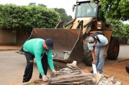 A Prefeitura orienta aos moradores dessa região que limpem seus quintais e deixem todo o lixo na calçada para ser recolhido - Arquivo/JPNews