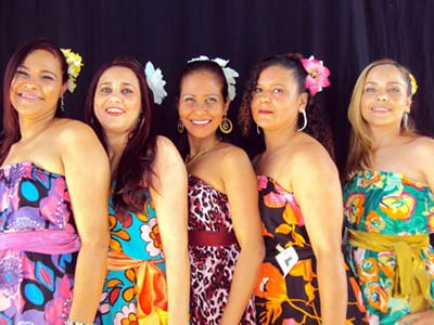 Os vestidos coloridos usados no desfile em referência à estação das flores - Os vestidos coloridos usados no desfile em referência à estação das flores -