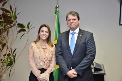 Senadora Soraya Thronicke em reunião com o ministro da Infraestrutura, Tarcísio de Freitas - Divulgação