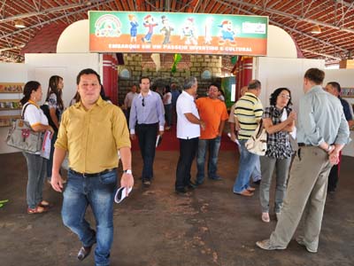 Público que prestigiou a inauguração da cidade -