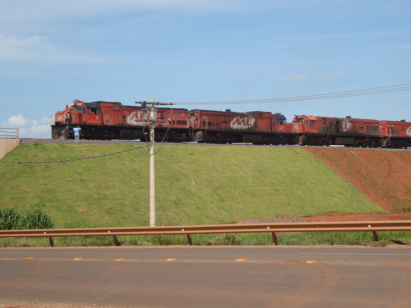 Trens circulam pelo Contorno ferroviário que será inaugurado nesta quarta-feira  - Divulgação