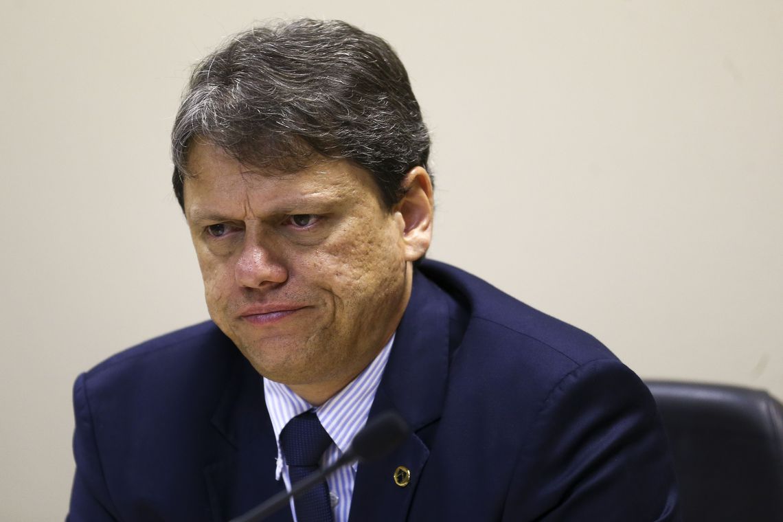 Ministro disse também que espera uma redução no valor das passagens aéreas a partir de setembro - Marcelo Camargo/Agência Brasil