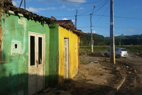 Casas danificadas em Pedreiras. Para promotor, casas desocupadas deveriam ser demolidas para evitar retorno de moradores - Sumaia Villela/Agência Brasil