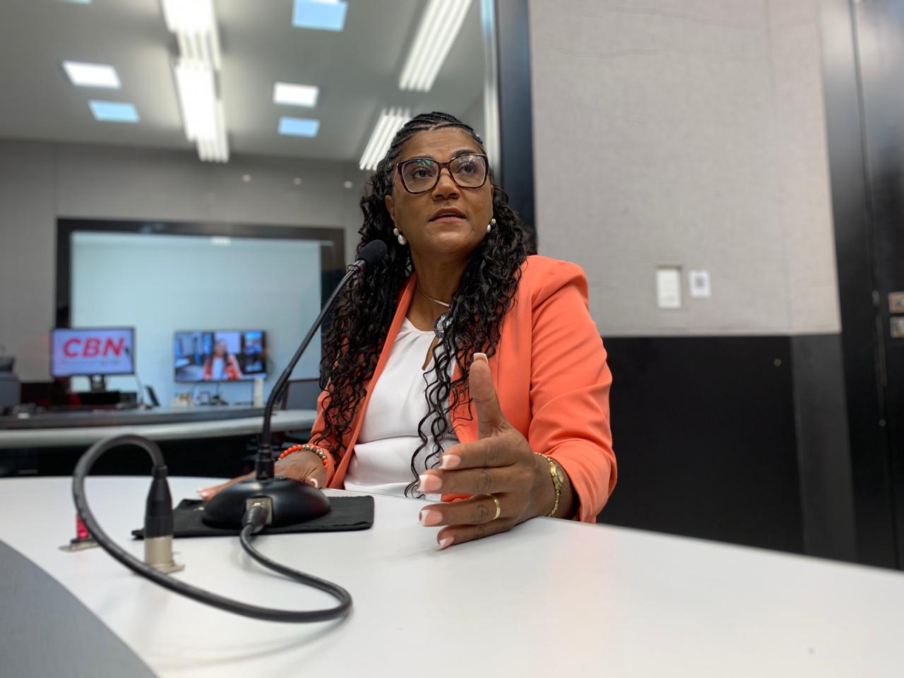 Docente da Universidade Federal de MS, Eugenia Portela na Rádio CBN Campo Grande - Foto: Isabelly Melo