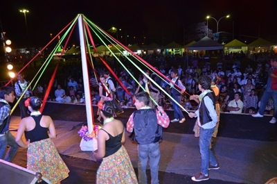 Danças folclóricas marcaram a abertura da  28º Festa Folclore -