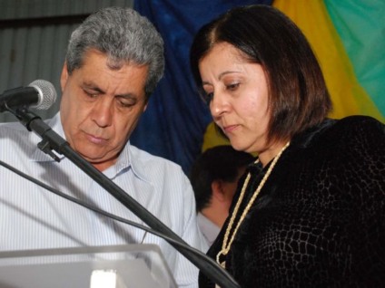 Diretora e o governador Puccinelli, compromisso de construir a biblioteca -