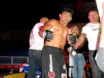 Lutador prometeu ?castigar? o adversário esta noite -