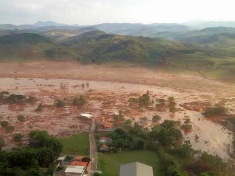 Mariana (MG): Sobe para 11 o número de corpos encontrados em razão do rompimento de barragens Mariana (MG): Sobe para 11 o número de corpos encontrados em razão do rompimento de barragens