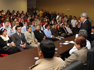 O governador André Puccinelli propôs ontem (27) em Ponta Porã que os poderes públicos se unam para combater a disseminação das drogas -