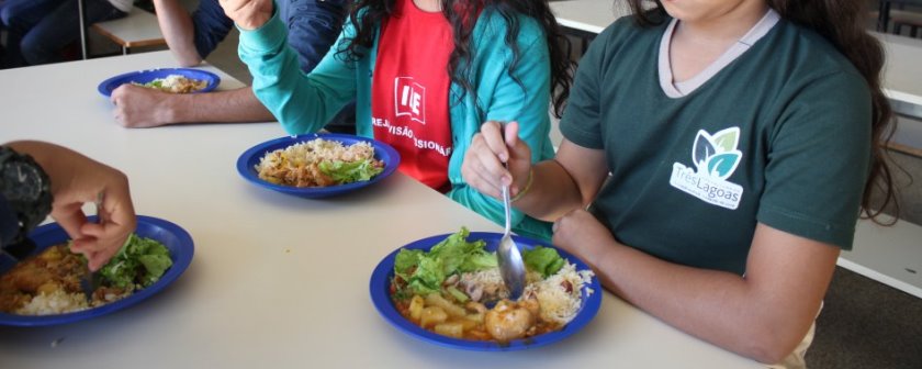 Lanche da manhã, almoço, janta fazem parte do cardápio nas escolas e Ceis. - Divulgação/Assessoria