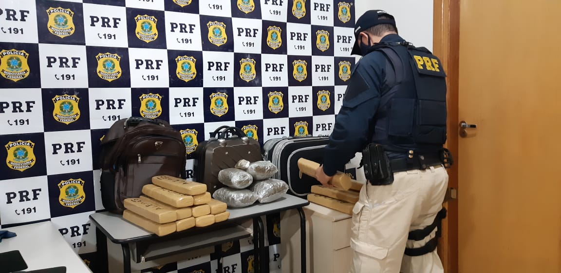 Polícia Rodoviária Federal apreende 16,8 kg de maconha e prende dupla em flagrante por tráfico - Divulgação/PRF