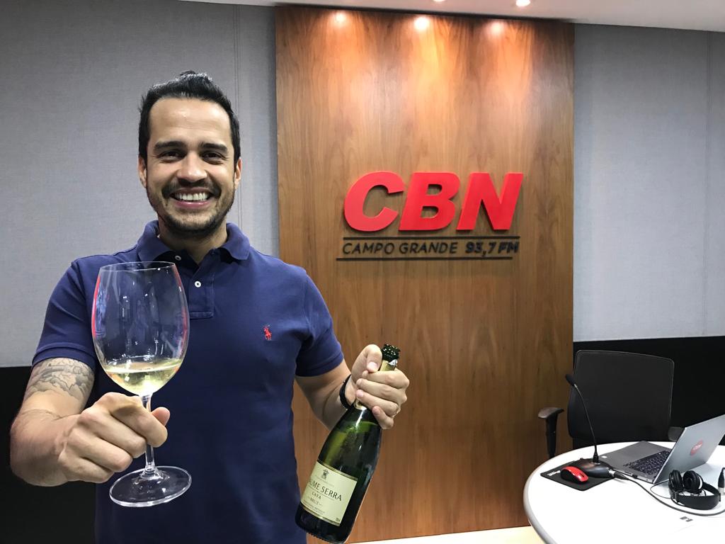 Para degustar espumantes Diogo Wendling indicou usar taça de vinho branco - Foto: Otávio Neto