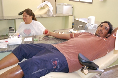 Lúcio Feleti doa sangue há quatro anos. Tomou iniciativa depois que a filha nasceu prematura -