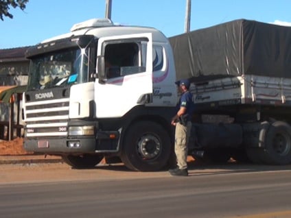 Veículos não poderão transitar, independente de estarem descarregados ou possuírem AET - Arquivo/JP