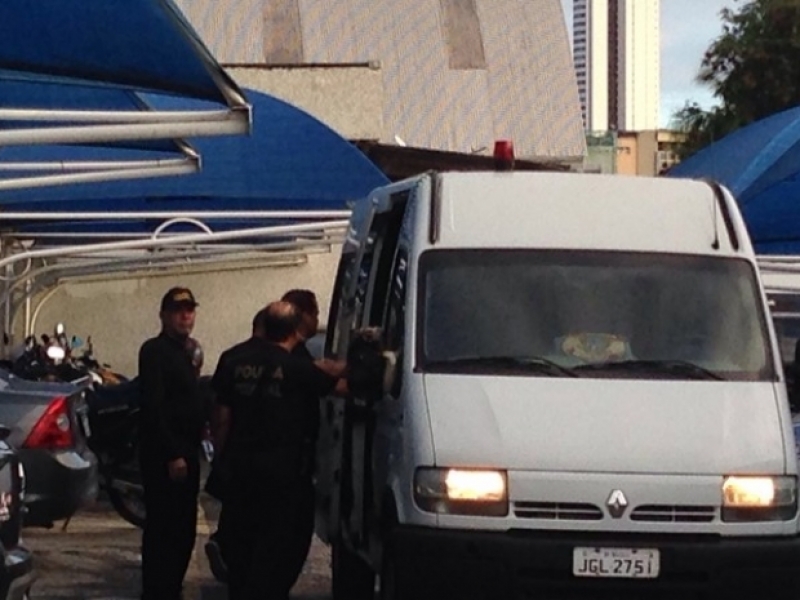 Presos na Operação Turbulência são levados para o Cotel - Bruno Marinho/G1 Presos na Operação Turbulência são levados para o Cotel - Bruno Marinho/G1