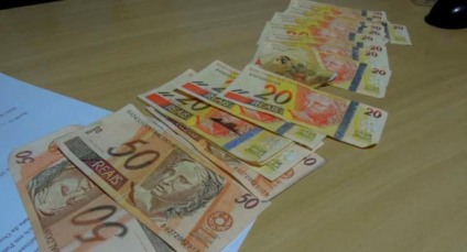 Dinheiro falso era dividido em cédulas de R$20 e R$50 - Reprodução/Internet