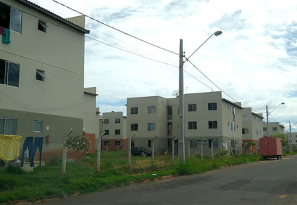 O proprietário do apartamento, de 23 anos, se deparou com a porta arrombada - André Barbosa/JPNEWS