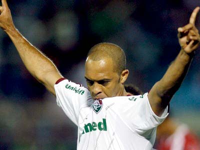 Leandro Euzébio comemora o gol de empate -