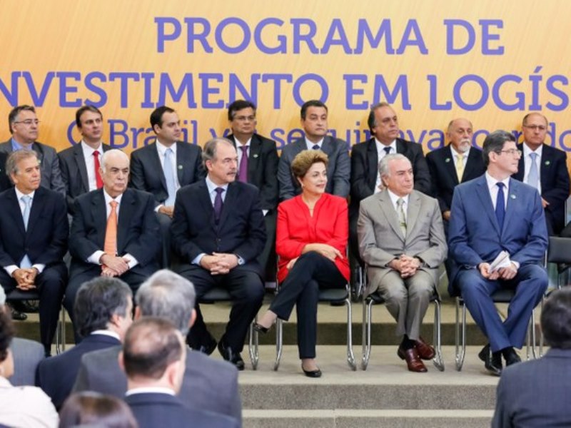 Anúncio feito pela presidente Dilma contou com a presença de governadores  - Divulgação 