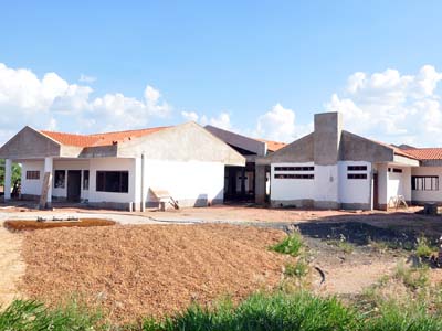 Obra está paralisada há meses por falta de recursos -