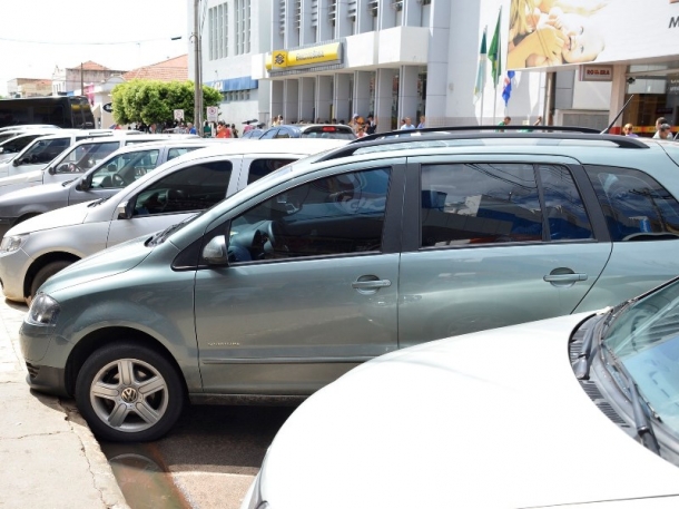 Donos de carros e motos devem começar a pagar por estacionamento no centro nesta segunda-feira - Arquivo/JP