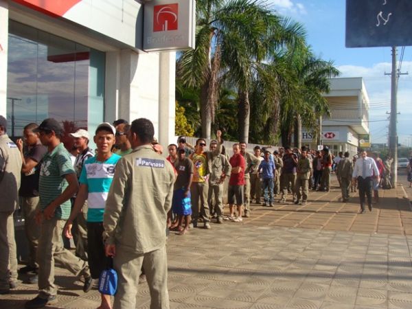 Trabalhadores correspondem a um aumento populacional de mais de 10% - Trabalhadores correspondem a um aumento populacional de mais de 10% -