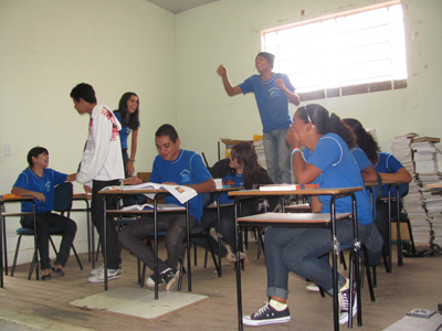 Atores usaram como figurino o uniforme da escola -