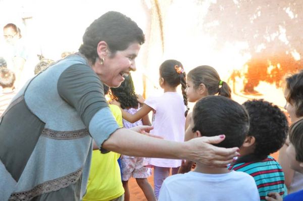 Mais de 1,2 mil alunos deverão receber os uniformes -