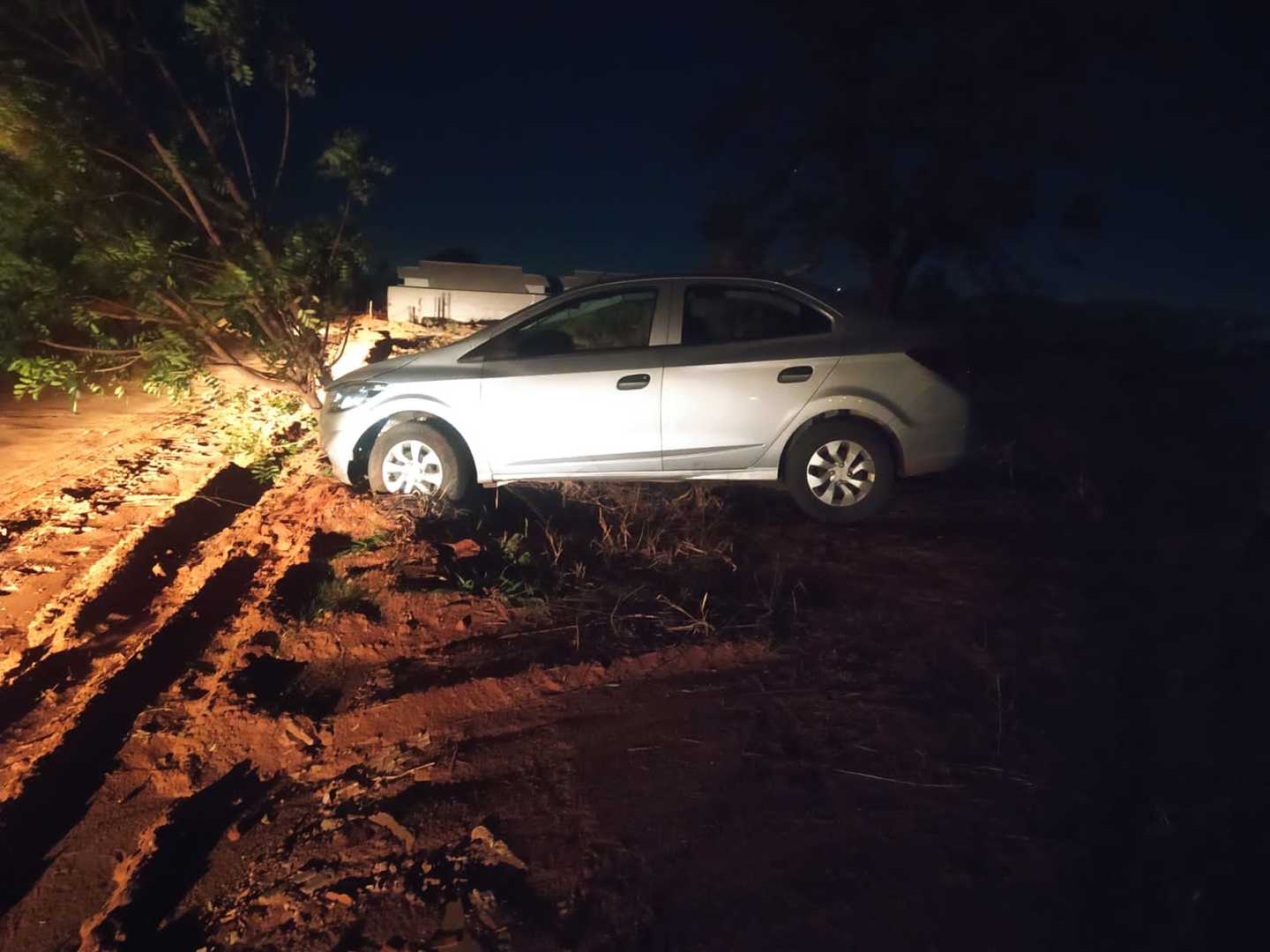 Trio de adolescentes contratam motorista de aplicativo para roubar carro da vítima e acabaram apreendidos pela Força Tática