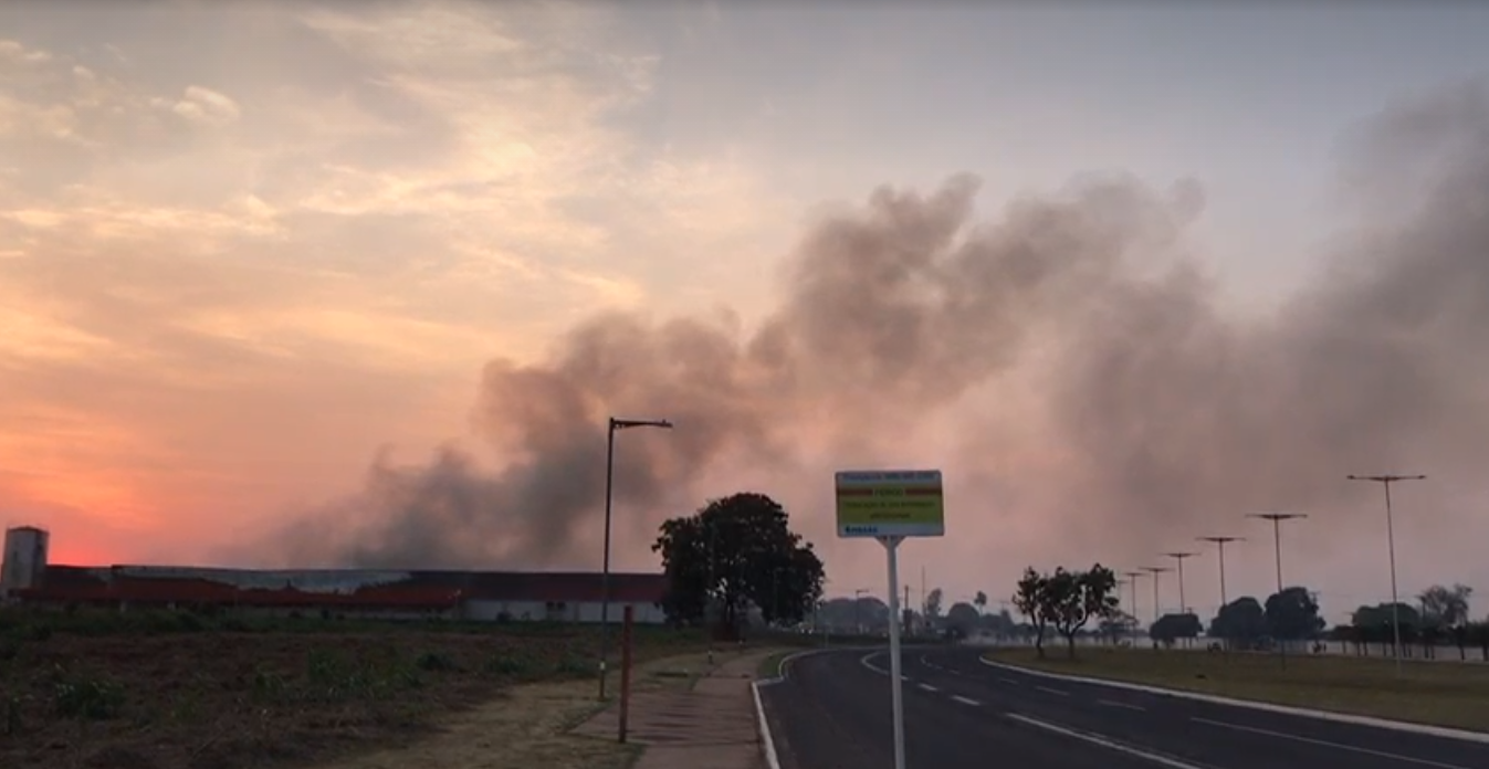 Após cerca de 12h de combate ao incêndio, militares seguem em monitoramento no local - Foto: Reprodução WhatsApp