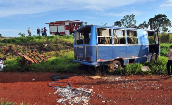 Microônibus transportava trabalhadores de granja -