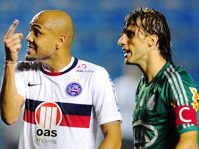 Souza (esq.) marcou os dois gols da equipe baiana no jogo de quinta -
