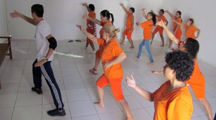 A arte marcial é oferecida voluntariamente por profissionais especializados devido a uma parceria entre Agepen, 50ª Promotoria de Justiça e HUG Meditação e Relaxamento. - Divulgação/Agepen