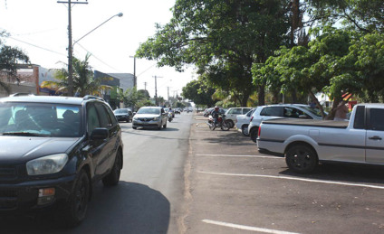 Ladrões apontaram um revólver para a vítima e ordenaram que entregasse a pochete - André Barbosa/JPNEWS