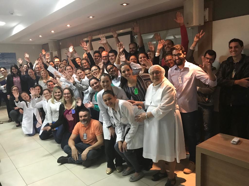 Colaboradores comemoram resultados do Hospital Auxiliadora - Imagem cedida