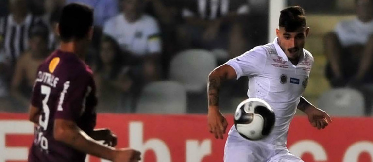 Zeca marca, comemora e faz promessas à torcida santista - Vinicius Oliveira/Santos