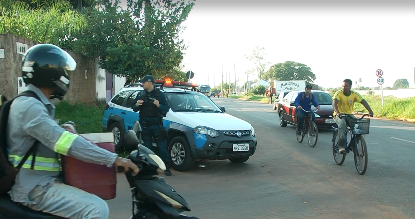 Ação nos conjuntos habitacionais foi deflagrada em decorrência de crimes envolvendo moradores do local - Reprodução TVC