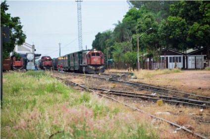 Trilhos cortam centro da cidade, incomoda e gera tanstornos -