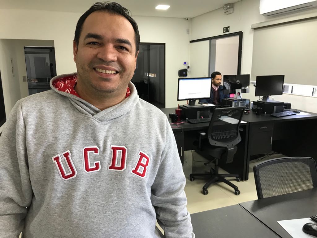 Jakson Pereira esteve na redação da CBN nesta sexta (08). Em entrevista, o diretor de comunicação da UCDB deu todos os detalhes da festa junina mais tradicional do Estado - (Foto: Otávio Neto) Jakson Pereira esteve na redação da CBN nesta sexta (08). Em entrevista, o diretor de comunicação da UCDB deu todos os detalhes da festa junina mais tradicional do Estado - (Foto: Otávio Neto)