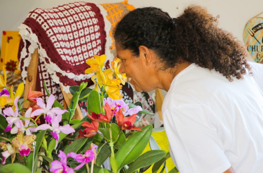 A exposição traz mais de 100 espécies de orquídeas, rosas do deserto, substratos, adubos nacionais e importados e itens para o cultivo de plantas.