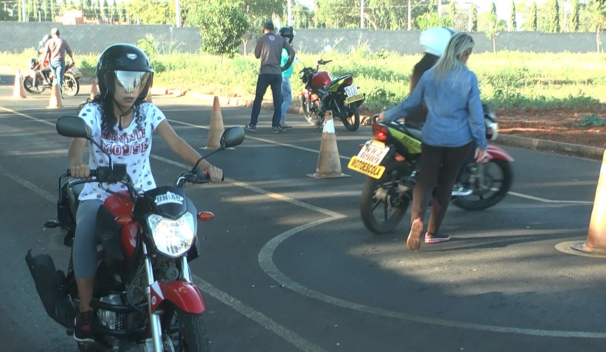 Para carteira de moto são necessárias apenas 15 h/aula. - Marcelo Marcos