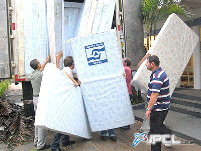 A cada dia, os auxílios são fornecidos as vítimas -